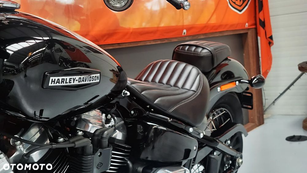 Harley-Davidson Softail Street Bob - 22