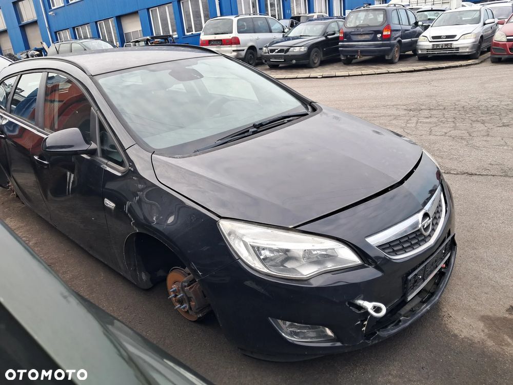 Opel Astra J Kombi Z20R A13DTE części karoseryjne, silnikowe, wnętrza - 2