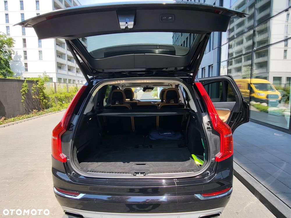 Volvo XC 90 - 9