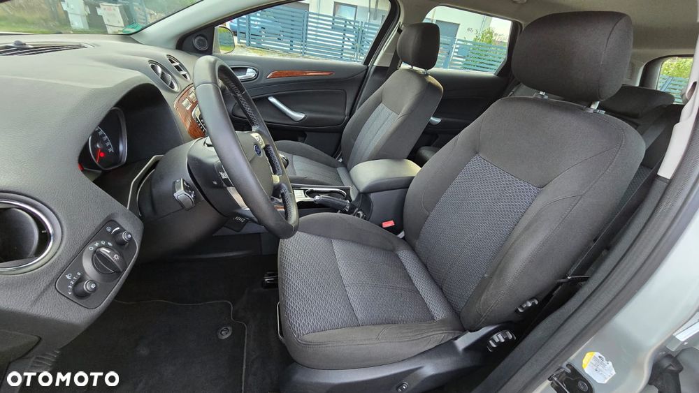 Ford Mondeo 2.0 Ghia X100 / X - 11