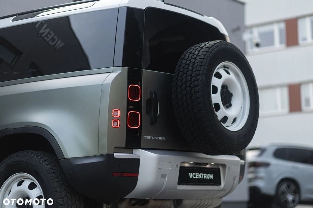 Land Rover Defender 3.0 D200 mHEV - 14