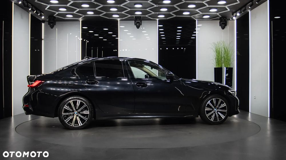 BMW Seria 3 320d M Sport - 8