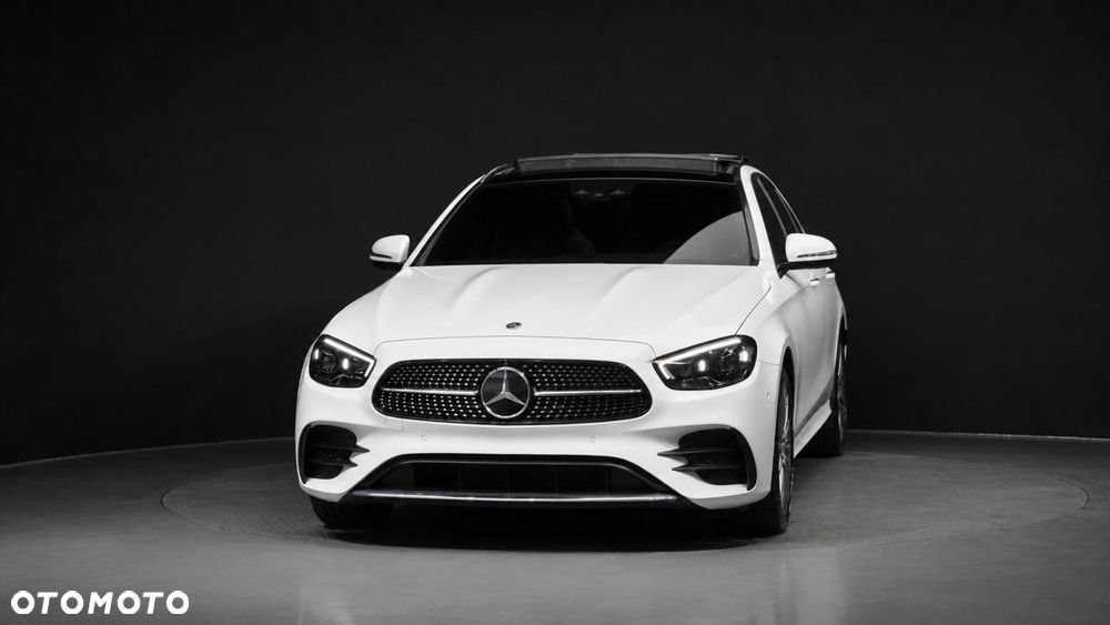 Mercedes-Benz Klasa E 300 9G-TRONIC AMG Line - 3