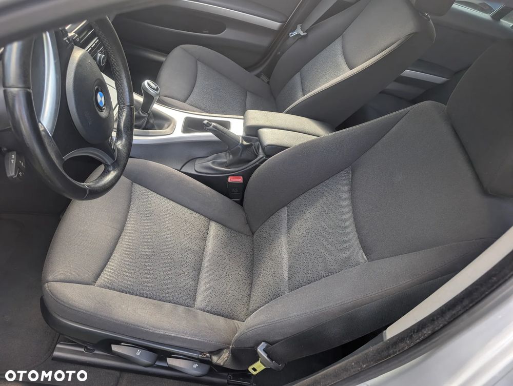 BMW Seria 3 318i - 9