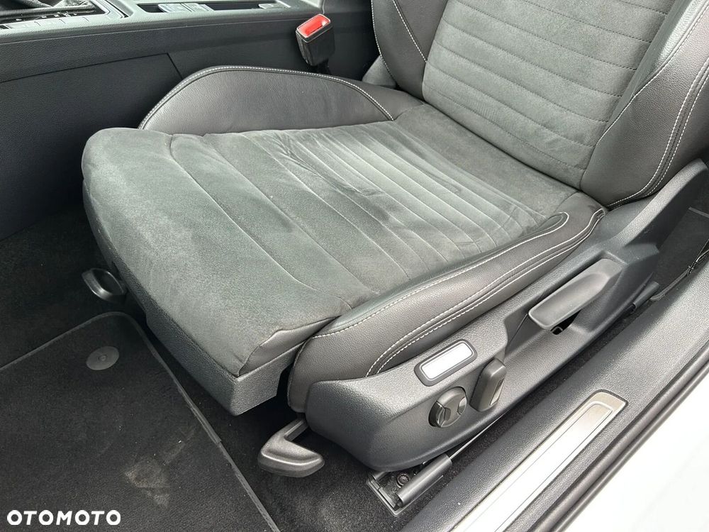 Volkswagen Passat Variant 2.0 TDI Elegance DSG - 20