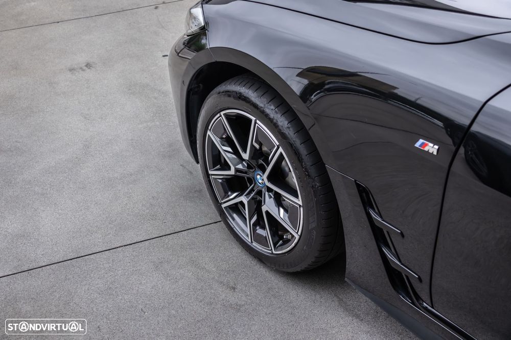 BMW i4 eDrive40 Desportiva M - 11