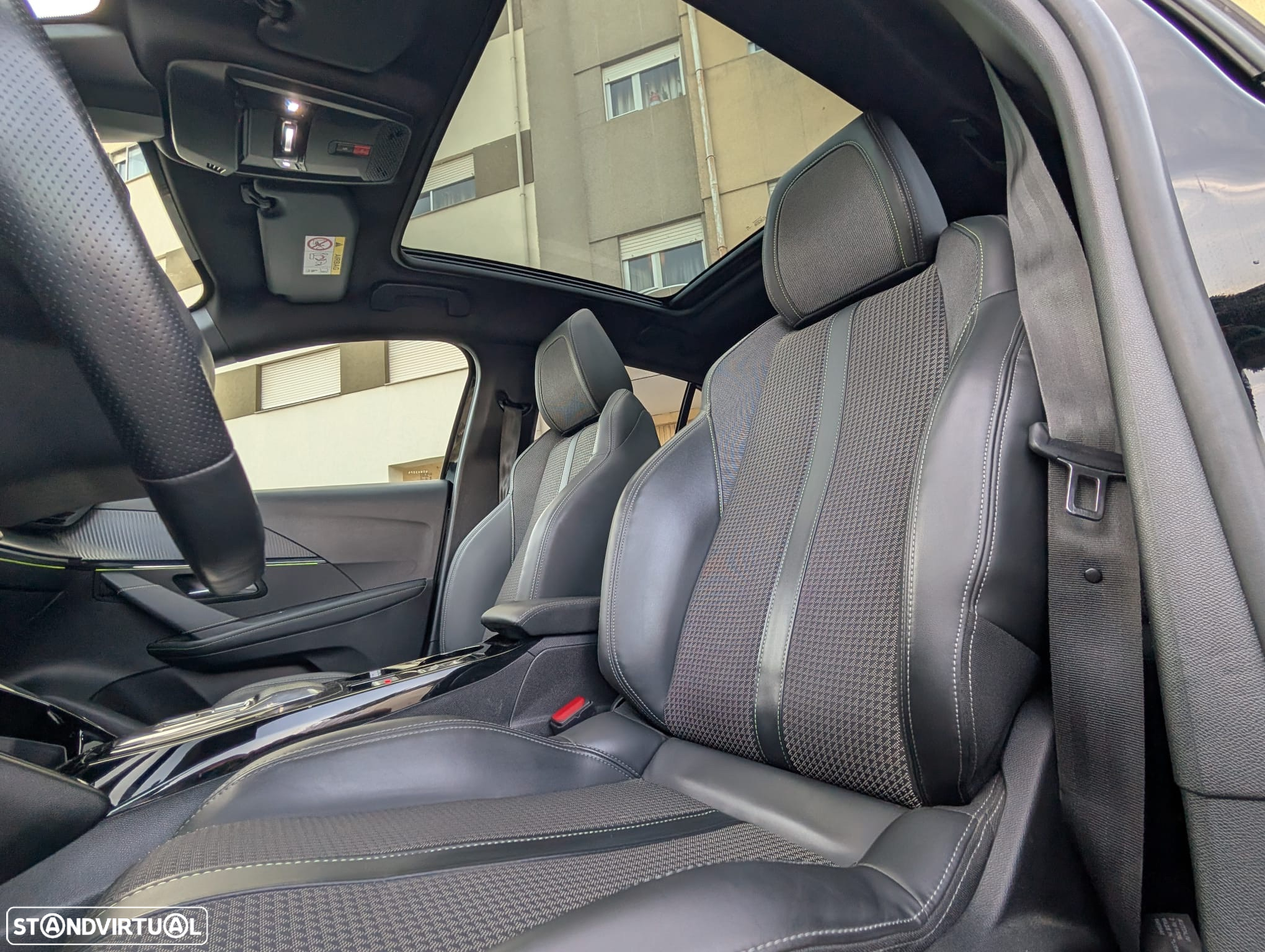 Peugeot e-208 51 kWh GT - 10