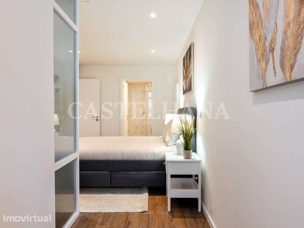 Apartamento T1+1 com varanda na zona histórica do Porto - Grande imagem: 4/76