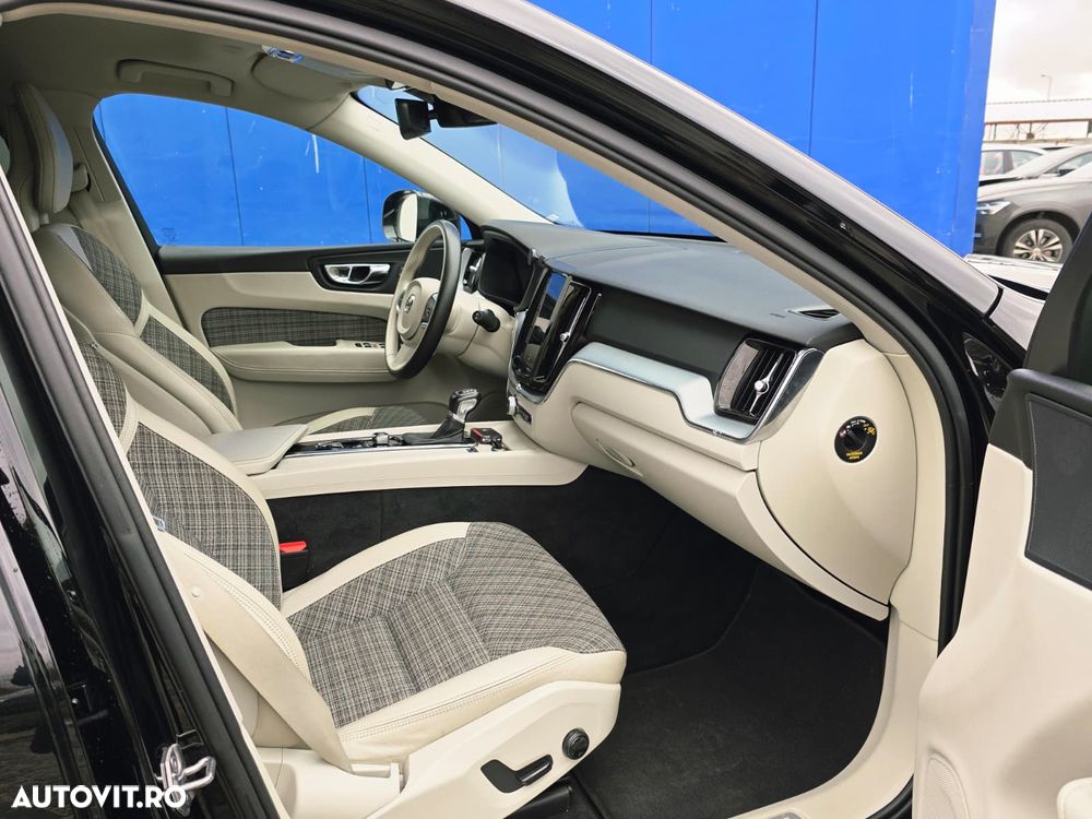 Volvo XC 60 D4 AWD Momentum - 32