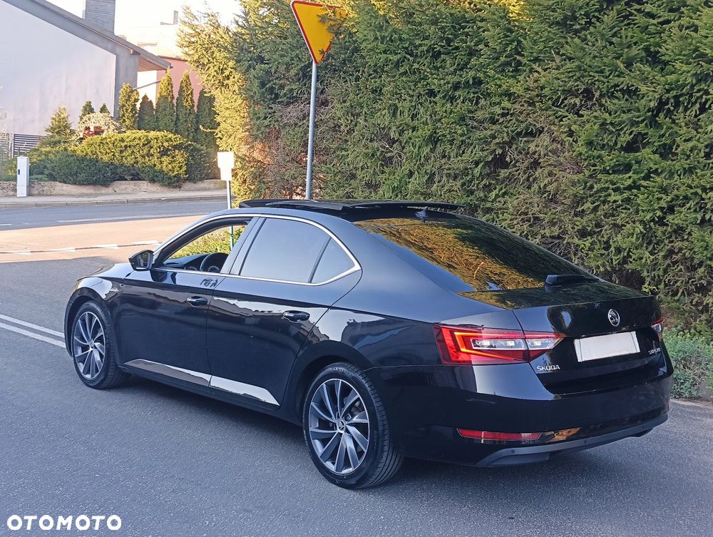 Skoda Superb 2.0 TDI DSG Premium Edition - 22