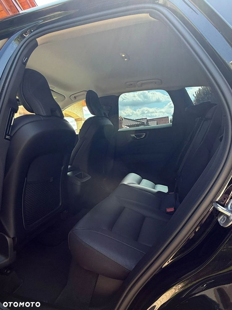Volvo XC 60 B4 B Plus Dark - 16