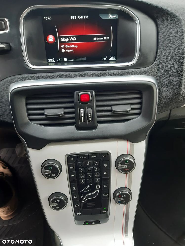 Volvo V40 D4 Summum - 28