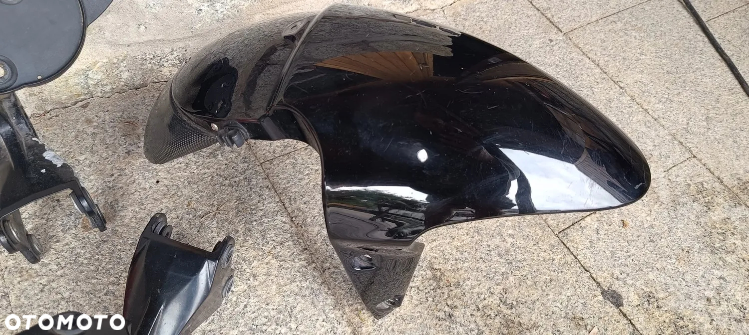 TRIUMPH STREET TRIPLE 675 OWIEWKA CZASZA SZYBA 15 - 8