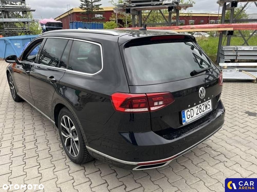Volkswagen Passat - 1