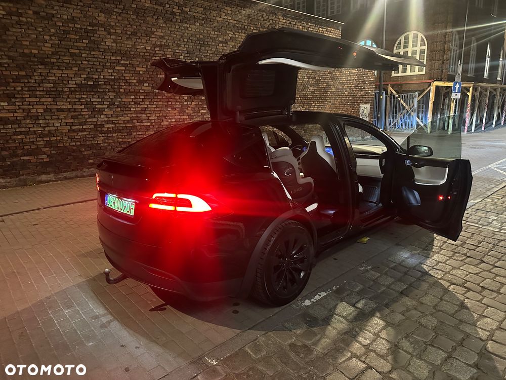 Tesla Model X - 29