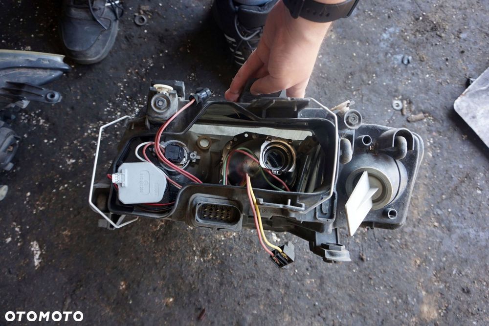 LAMPA PRZEDNIA PRAWA A6 C5 LIFT 4B0941004BJ AUDI 2001-2004 - 2