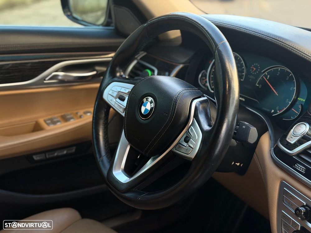 BMW 750 d xDrive Pack M - 38