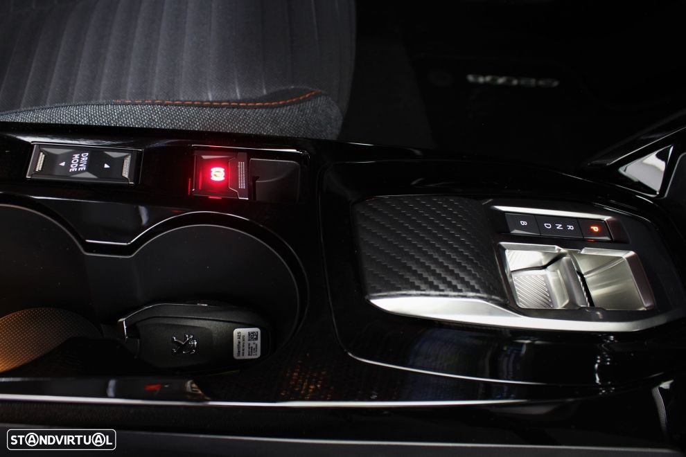 Peugeot e-2008 - 17