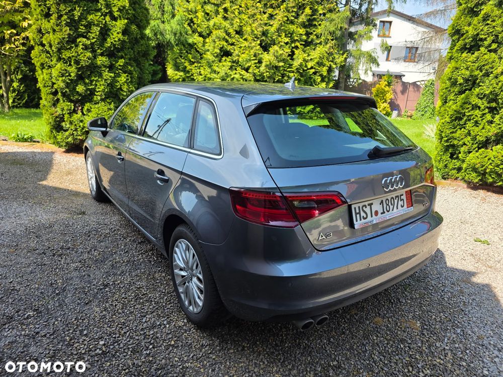 Audi A3 Sportback 2.0 TDI S line Sportpaket - 4