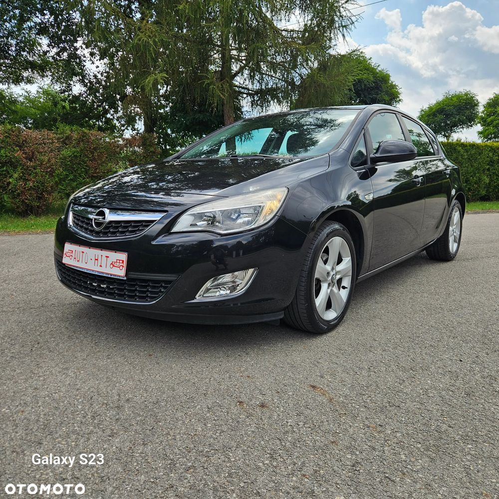 Opel Astra 1.6 Color Edition - 1