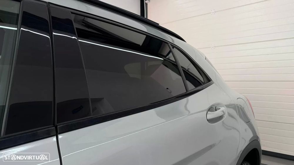 Mercedes-Benz GLA 250 4-Matic AMG Line - 12