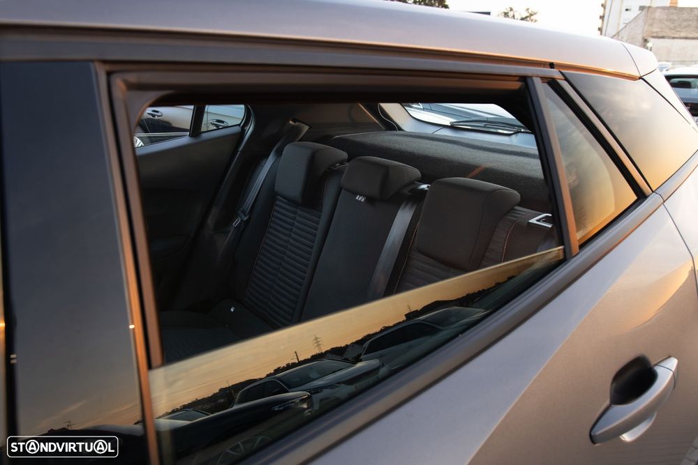 Peugeot 2008 1.2 PureTech Active Pack - 17