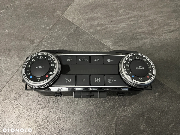 Panel nawiewu klimatyzacji A2049002103 Mercedes W204 C-KLASA 2010r