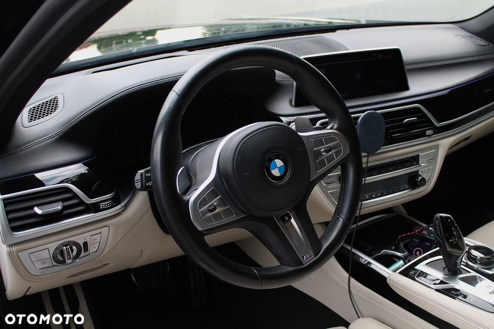 BMW Seria 7 750i xDrive - 9