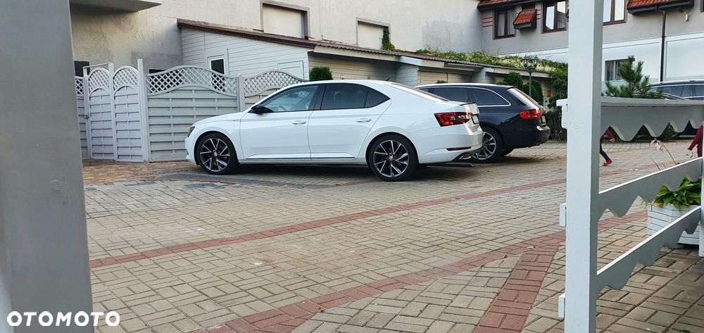Skoda Superb 2.0 TDI DSG Sportline - 10