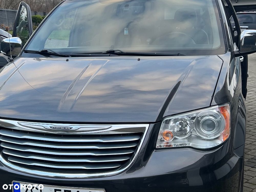 Chrysler Town & Country 3.6 Limited - 1