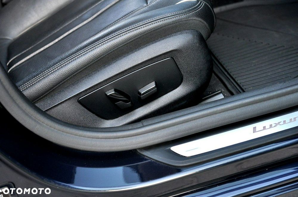 BMW Seria 5 520d Luxury Line sport - 12