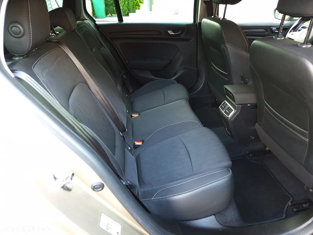 Renault Megane ENERGY TCe 140 EDC LIMITED - 31