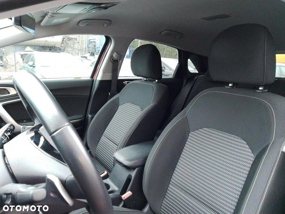 Kia Ceed 1.5 T-GDI M DCT - 11