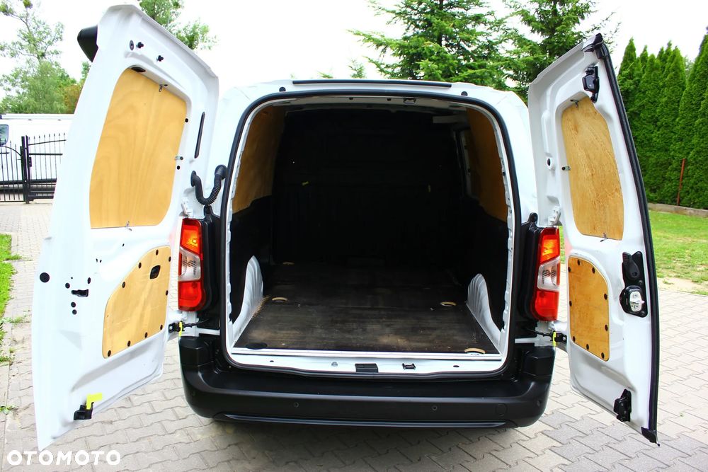 Peugeot PARTNER 1.5HDI 130KM AUTOMAT 8 BIEGÓW LONG DŁUGI 3 OSOBOWY PERFEKT AUTO NAVIGACJA KAMERY,ASYSTENTY,VF23% - 40