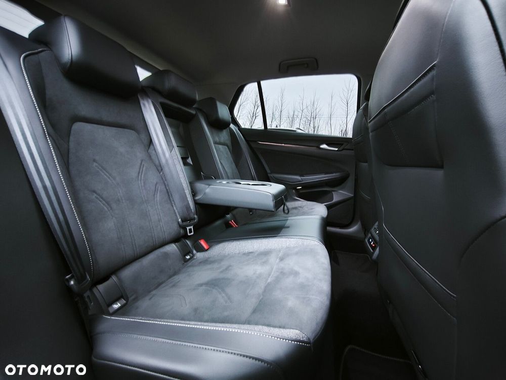 Volkswagen Golf 1.5 TSI EHybrid PHEV 150kW Style DSG - 9
