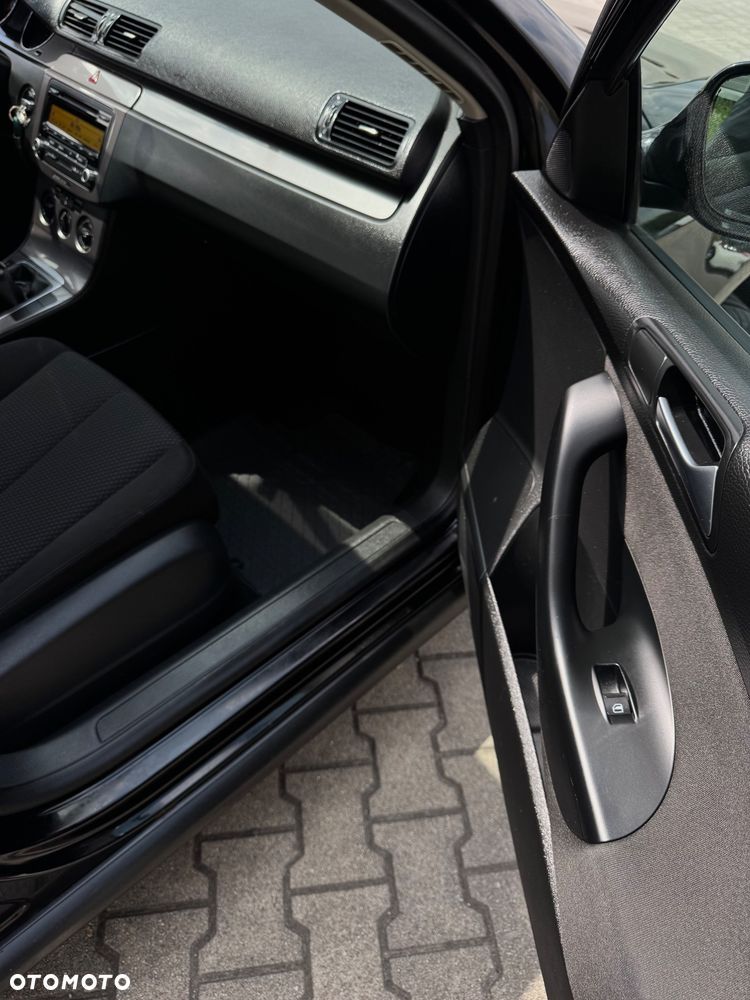 Volkswagen Passat 1.6 Comfortline - 31