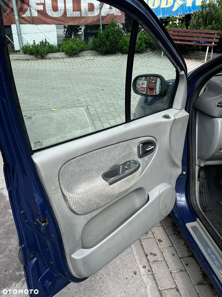 Renault Scenic 1.6 16V Alize - 11