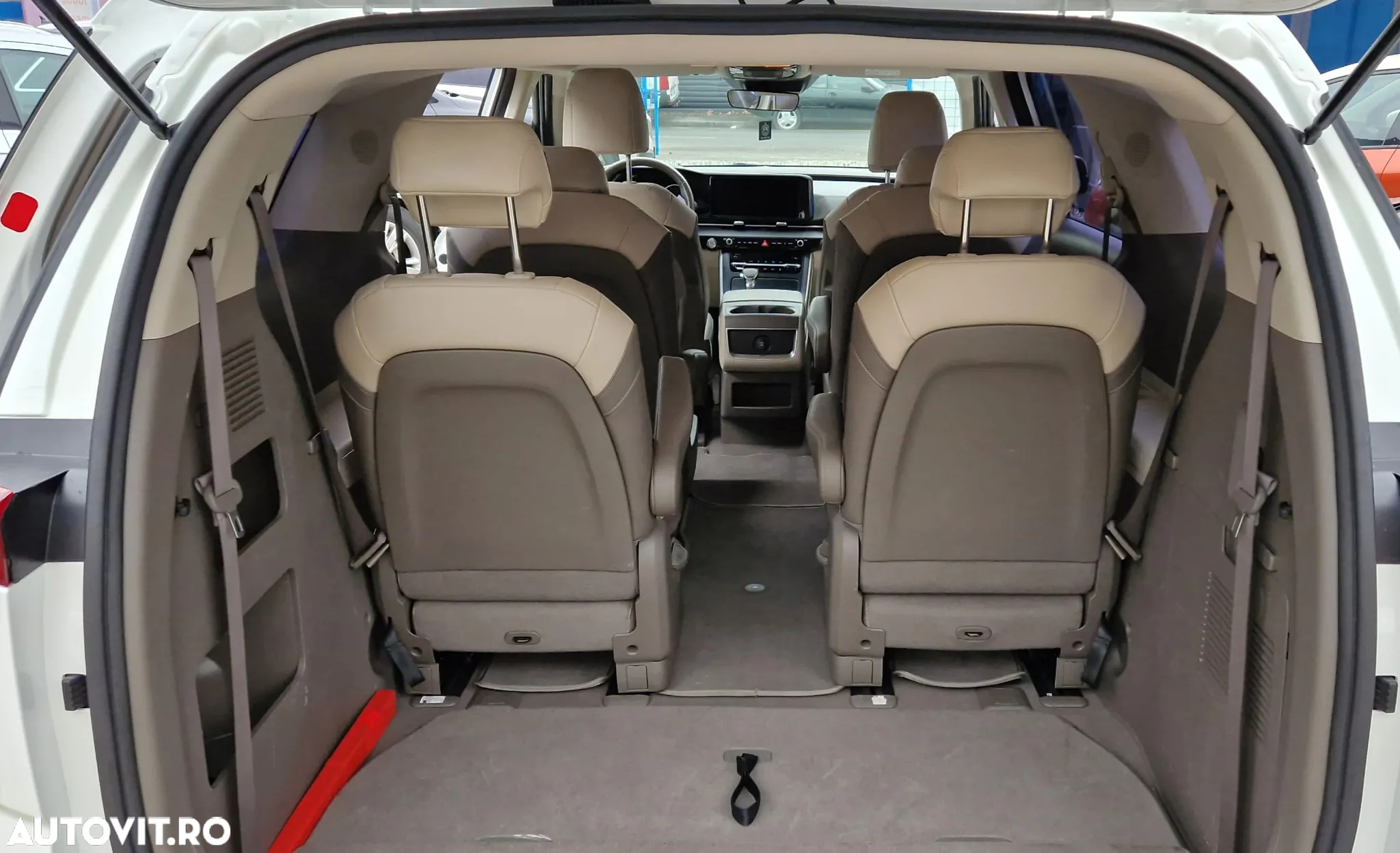 Kia Carnival - 10