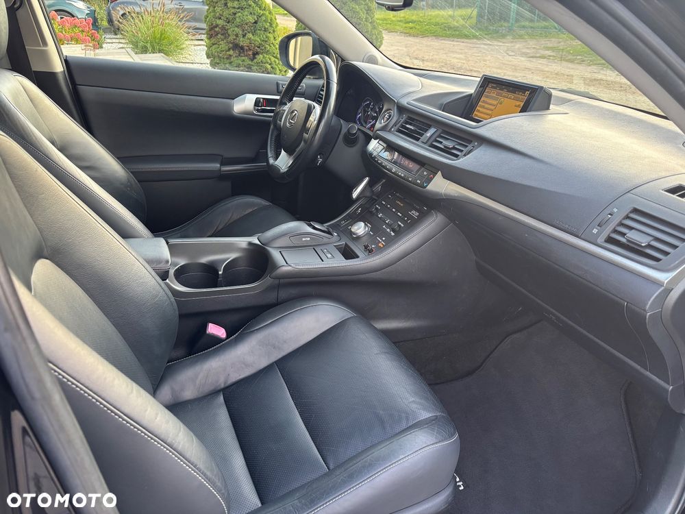 Lexus CT 200h Prestige - 38