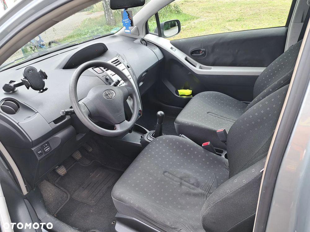 Toyota Yaris 1.0 VVT-i - 6