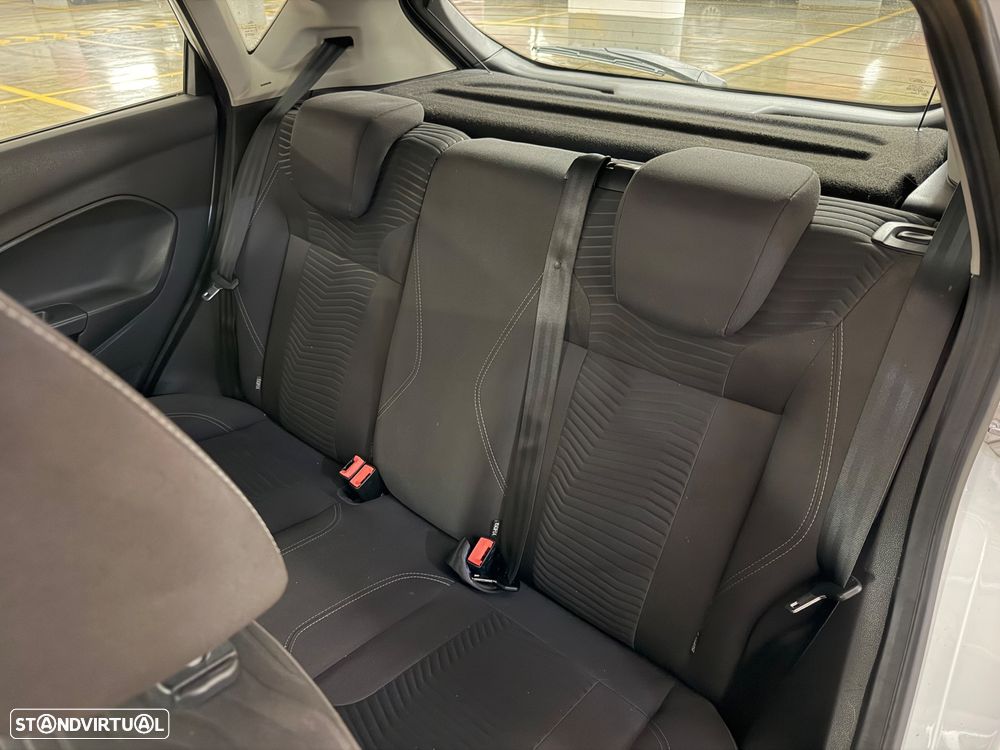 Ford Fiesta 1.0 EcoBoost S&S TITANIUM - 11