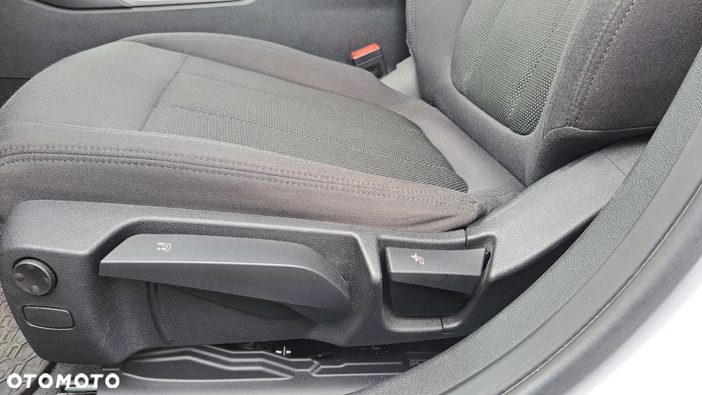 BMW Seria 3 318d - 29