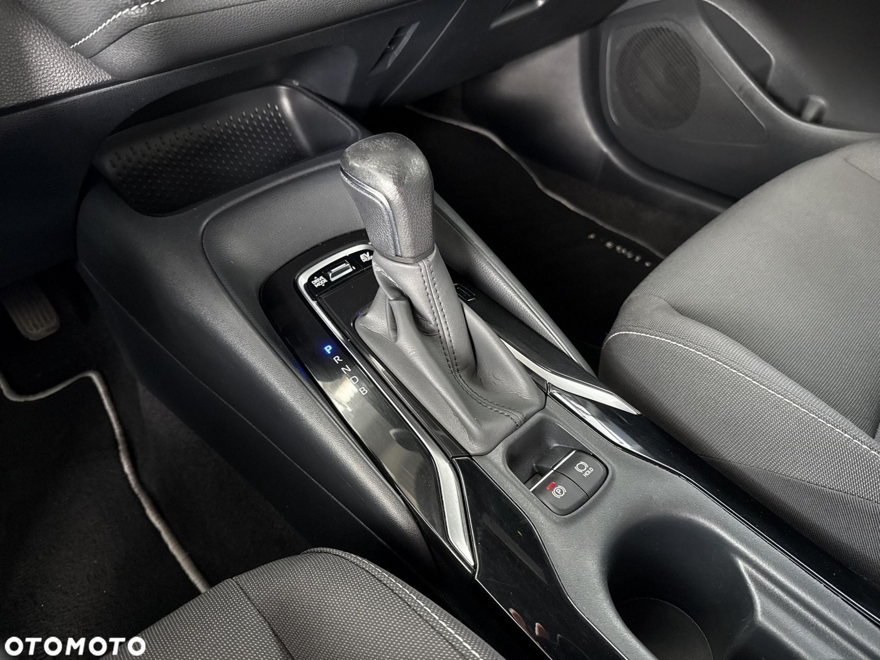 Toyota Corolla 1.8 Hybrid Comfort - 25