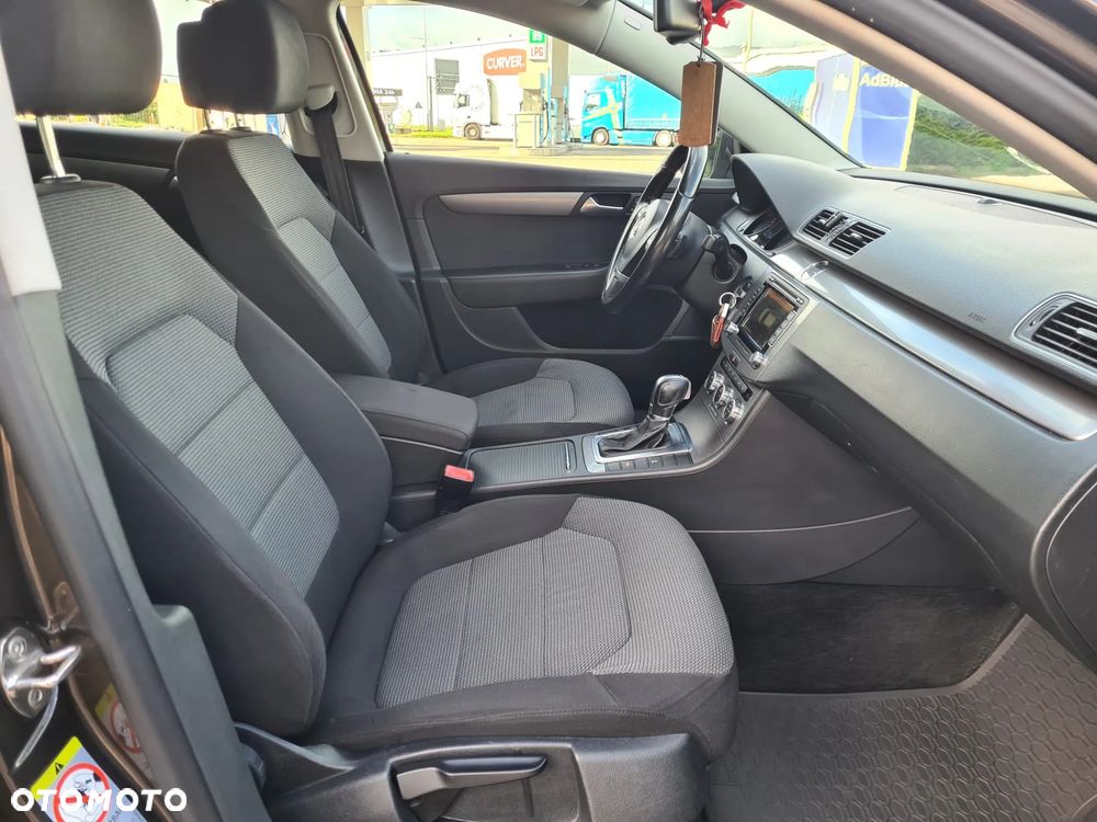 Volkswagen Passat 2.0 TDI Comfortline DSG - 24