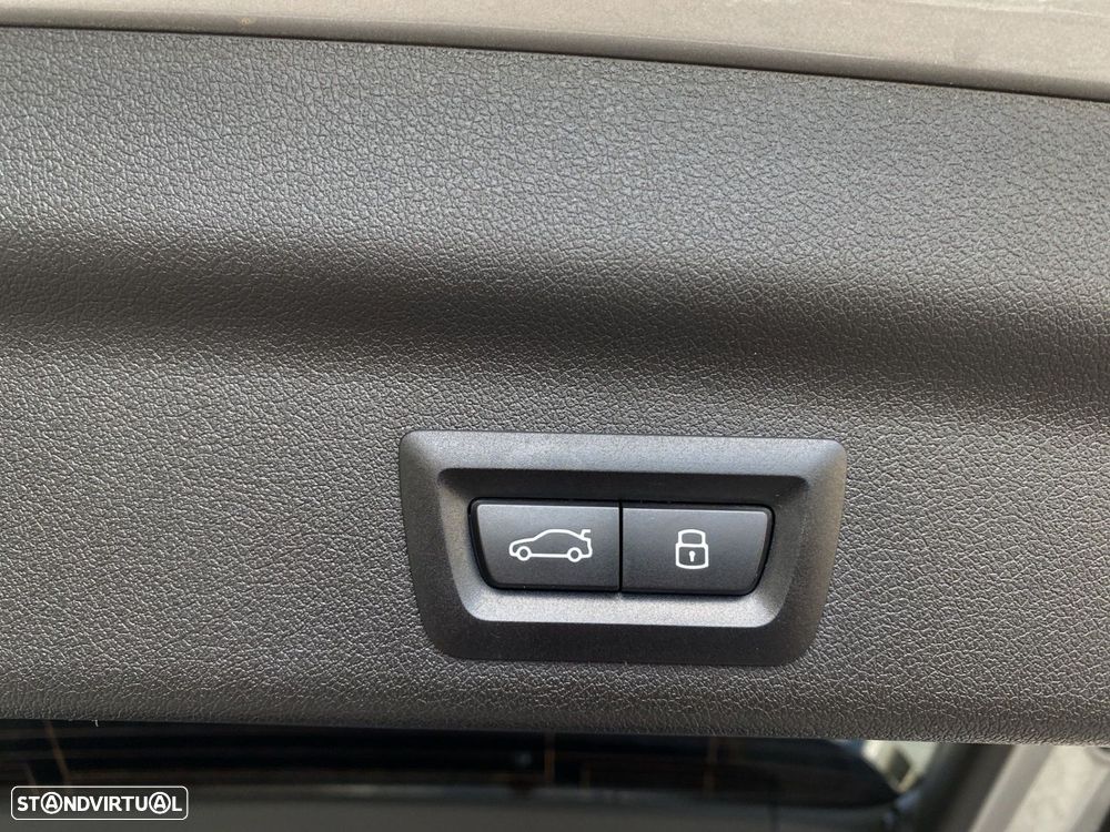 BMW X1 xDrive25e xLine — fotografia 23