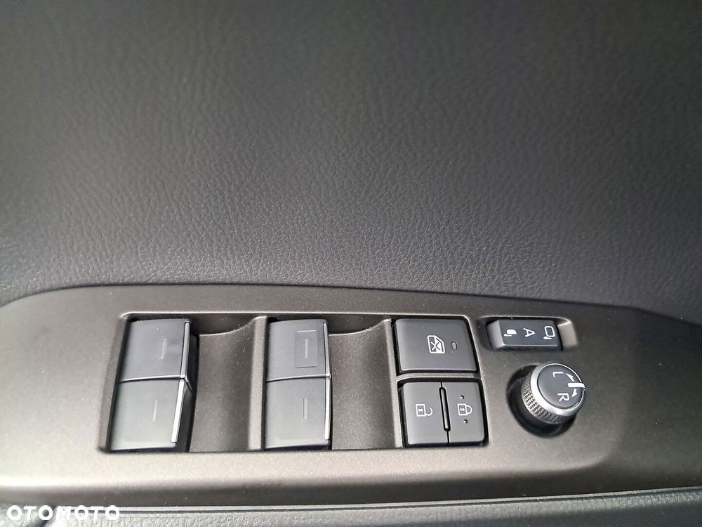Toyota Camry - 23