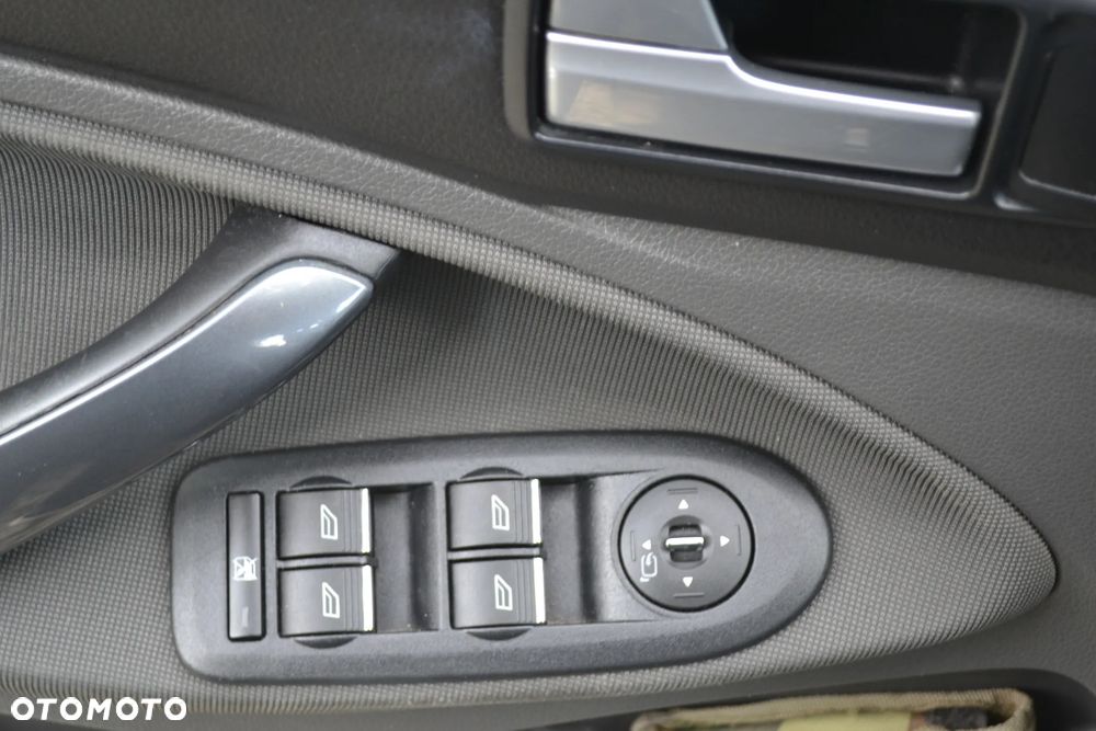 Ford Kuga 2.0 TDCi 2x4 Titanium - 28