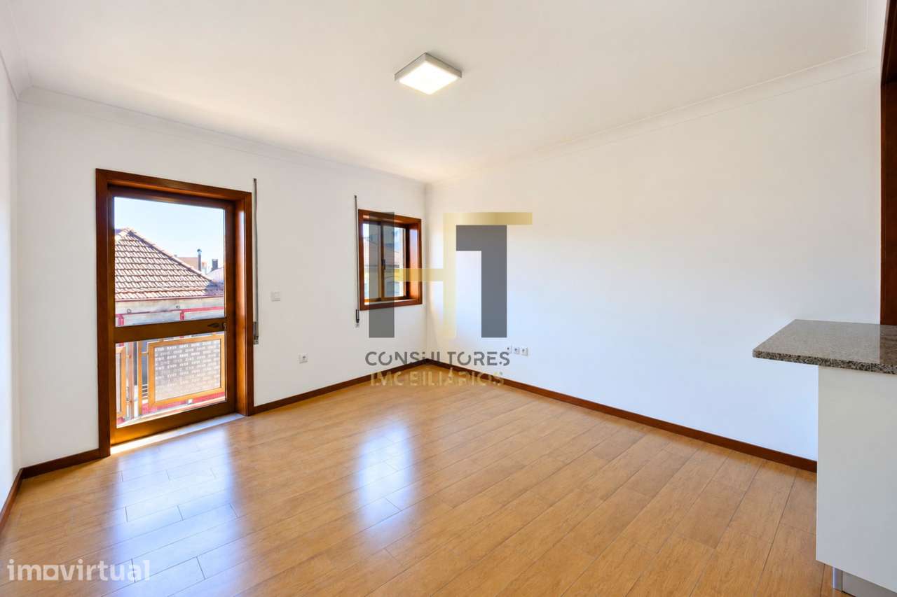 Apartamento T1 totalmente remodelado, luminoso e com duas varandas | S - Grande imagem: 4/29