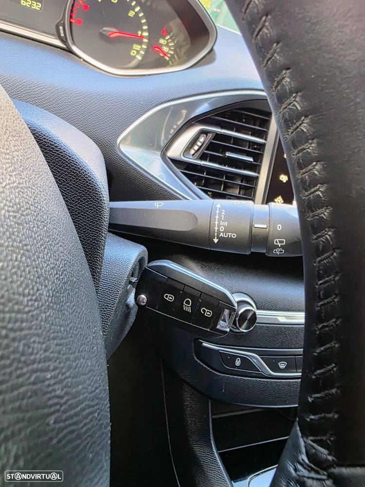 Peugeot 308 SW 1.6 BlueHDi Style - 32