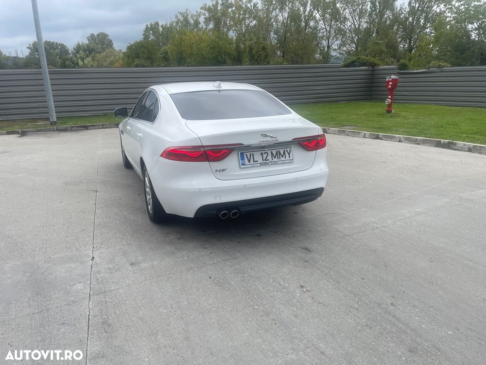 Jaguar XF 20d AWD Portfolio - 3